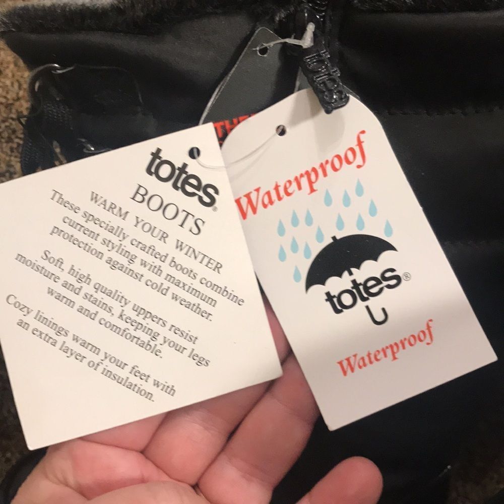 Girls Size 4 black Totes winter boots - Picture 2 of 4